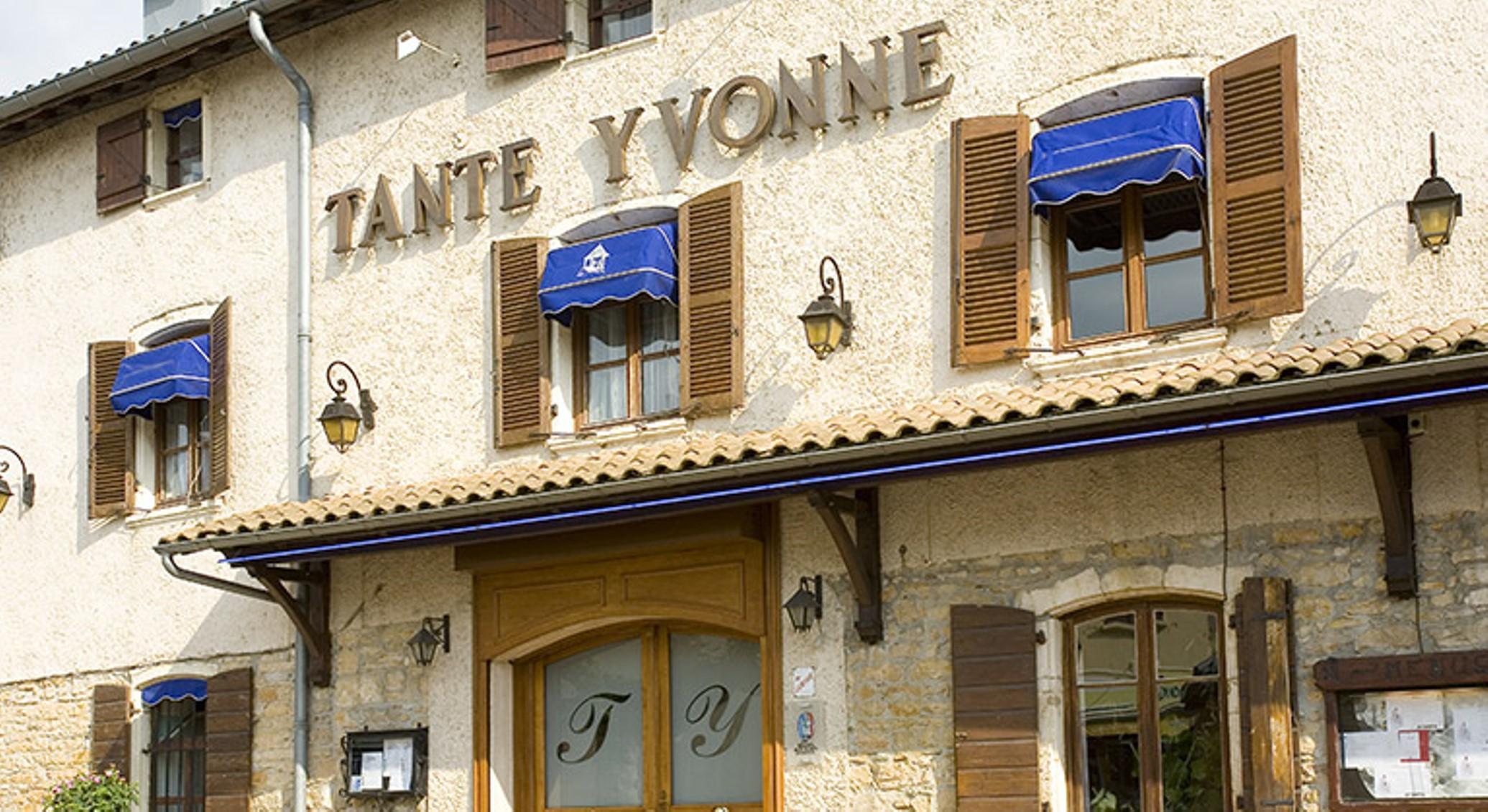 Logis Hotel Tante Yvonne & Son Restaurant Semi-Gastronomique - Lyon Nord Quincieux Exterior foto